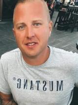 Sziasztok! Attila vagyok. Online Hajdú-Bihar megyei randizni vágyó nők kattinsatok a kedvenc gombra.