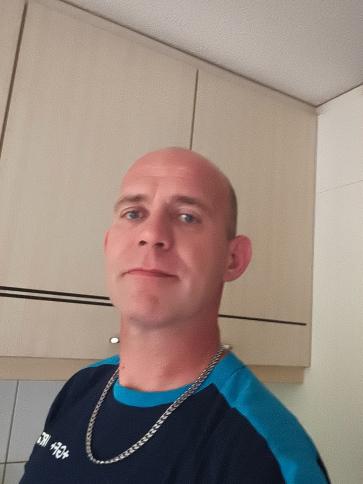 József, 43 éves svájci társkereső férfi profil fotója