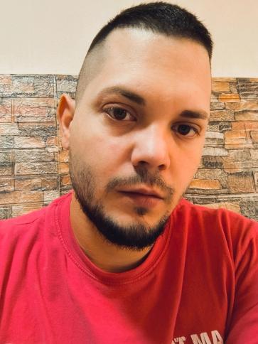 Zsolt, 32 éves dögei társkereső férfi profil fotója
