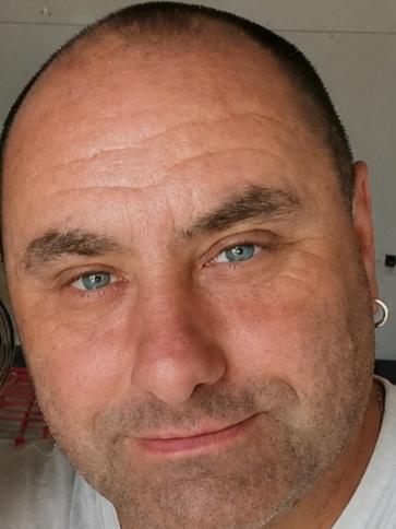 Imi, 48 éves kunszentmiklósi társkereső férfi profil fotója