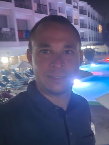 Olivér, 34 éves Budapest XIV. kerületi társkereső férfi profil fotója