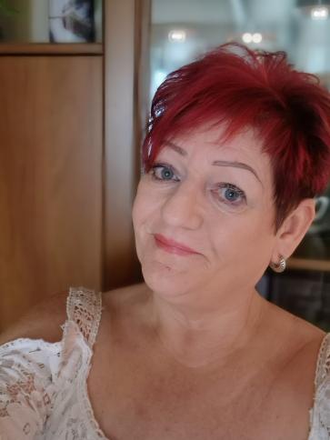 Szilvia, 62 éves szlovákiai társkereső nő profil fotója
