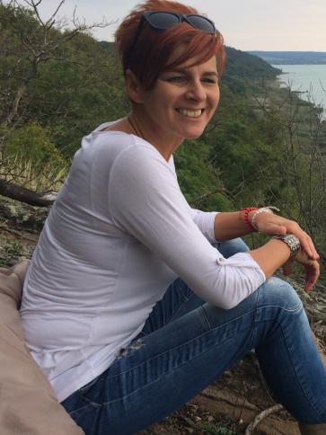 Orsi, 55 éves tatai társkereső nő profil fotója