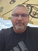 Sziasztok! József vagyok. Komoly Budapest XIII. kerületi párkereső nők jelentkezését várom.