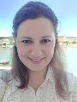 Sziasztok! Eszter vagyok. Fiatal budapesti párkereső fiúkat chat-re várok.