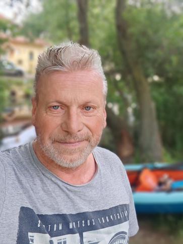 Ernő profilképe – Budapest XXI.