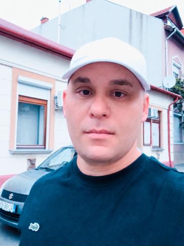 Zoltán, 41 éves fegyverneki társkereső férfi profil fotója