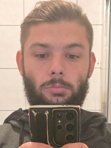 László, 21 éves ágasegyházi társkereső férfi profil fotója