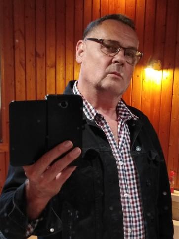 László, 69 éves százhalombattai társkereső férfi profil fotója