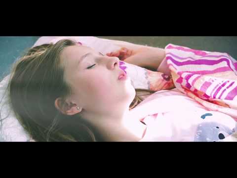 bárcsak nekem is lenne egy ilyen tesóm :) youtube